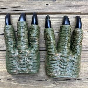 T-Rex dinosaur claws